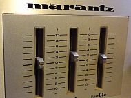 détail de l'amplificateur intégré Marantz PM410 Vintage Ampli Marantz PM410 Vintage
