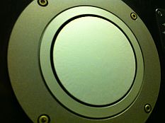 détail du haut-parleur medium Honeycomb Technics sb5000